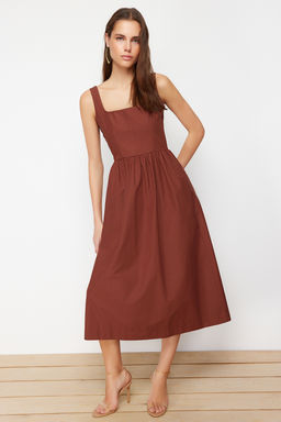 Kahverengi Belden Ac?lan Midi Korse Dikis Detayl? Midi Dokuma Elbise TWOSS24EL00038