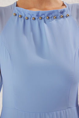 TRENDYOLMILLA Ac?k Mavi Aksesuar Detayl? Astarl? Sifon Dokuma Uzun S?k Abiye Elbise TPRSS25AE00125  фото 3