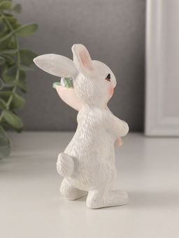Фигурка полистоун Белый кролик с букетом тюльпанов, 7?6?11.5 см