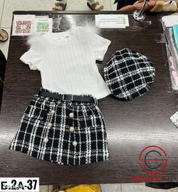 Костюм для девочки с кепкой