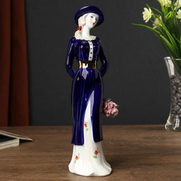 Сувенир керамика "Девушка в пальто на прогулке" 29х8х7,5 см