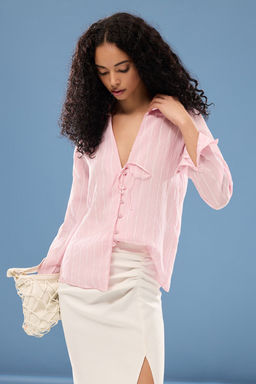 TRENDYOLMILLA Pembe Cizgili Dokulu Baglama Detayl? Regular Normal Kal?p Dokuma Gomlek TWOSS25GO00053