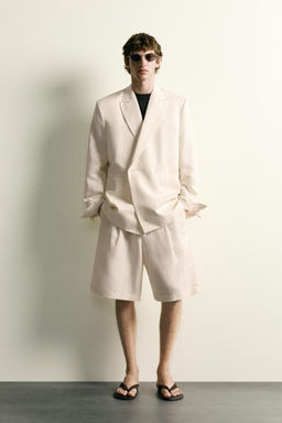 BERMUDA WIDE FIT PLIEGUES / Blanco roto