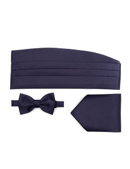 Темно-синий костюм с галстуком-бабочкой и поясом