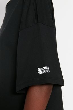 TRENDYOLMILLA Siyah %100 Pamuk Slogan Bask?l? Oversize/Genis Kal?p Bisiklet Yaka Orme T-Shirt TWOSS23TS00183 фото 10