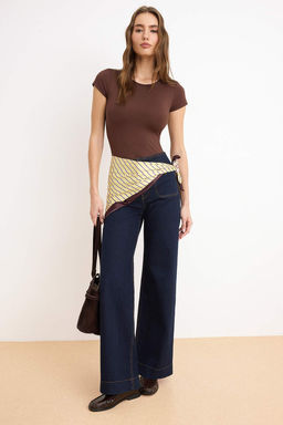 Kahverengi Poliamid K?sa Kol Bisiklet Yaka Fitted/Vucuda Oturan Orme T-Shirt TWOSS24TS00238