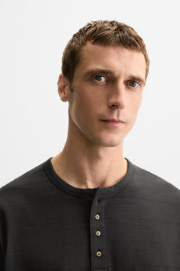 STRIPED BUTTON NECK T-SHIRT - Zara фото 5