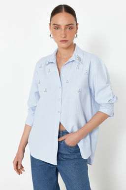 TRENDYOLMILLA Ac?k Mavi Onu Tas Detayl? Regular Normal Kal?p Dokuma Gomlek TWOSS24GO00069 фото 3