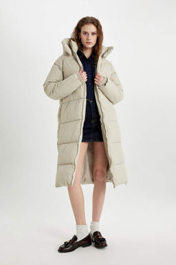 Длинное пальто-парка стандартного кроя из водоотталкивающей ткани с капюшоном