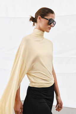 TOP ASIM?TRICO FLUIDO / Mantequilla - Zara фото 2