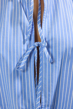 TRENDYOLMILLA Beyaz-Mavi Cizgili Dokuma Baglama Detayl? Plaj Gomlek TBESS25GO00023  фото 3