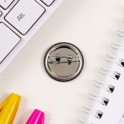 Набор значков на одежду, рюкзак, сумку Люблю, 3 шт., d=25 мм, закатные, 7?7 см