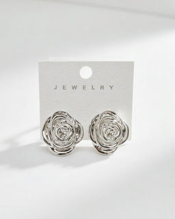 Стильные серьги