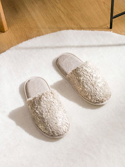 Pel?? Kad?n Ev Terli?i