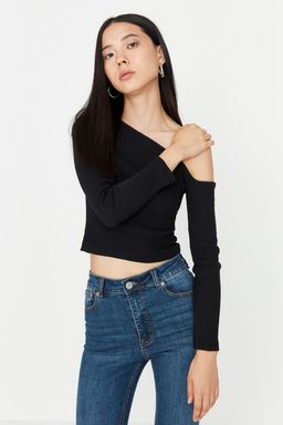 Siyah Fitted/Vucuda Oturan Asimetrik Yaka Omzu Ac?k Fitilli Esnek Orme Bluz TWOAW23BZ00088