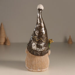 Фигурка светящаяся полистоун «Дед Мороз в колпаке, с ёлкой», беж и шоколад, 10.5×10.5×22 см