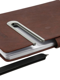 Дневник школьный 1-11 класс, лассе, обложка искуственная кожа коричневая, с хляст, с ручкой   109690