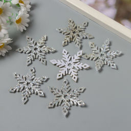 Цена за 5 шт. Декор для творчества войлок "Снежинка" голография 6х6 см