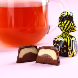 Подарочный набор Цвети от счастья: чай чёрный со вкусом ваниль и карамель 50 г., конфеты со сливочной начинкой 150 г. - Фабрика счастья фото 2