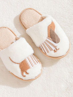 K?pek Nak??l? Kad?n Ev Terli?i