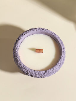 Свеча в вулканическом подсвечнике "Чаша" деревянный фитиль, сиреневая 9,3х9,3х5,5 см