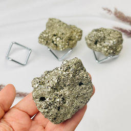 Кристалл Пирита на подставке - Радуга самоцветов фото 2