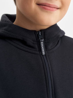 Черный комбинезон с наколенниками для мальчика