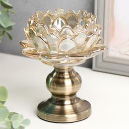 Подсвечник на 1 свечу «Лотос», на ножке, карамель, 12.5×12×12 см