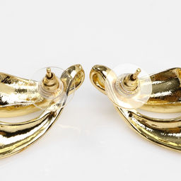 Серьги металл Изгиб волна, цвет золото - Qf фото 2