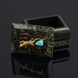 Шкатулка для украшений «Урал» прямоугольная, змеевик, с декоративным камнем, 7.5×5.5×5.5 см