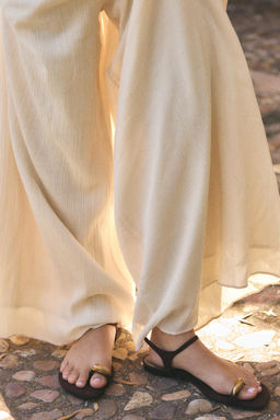 SANDALIA DETALLE MET?LICO / Marr?n - Zara фото 2