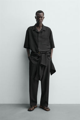 CAMISA BOXY FIT ESTRUCTURA / Negro