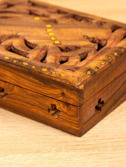 Шкатулка резная «Хранитель», 18×13×6 см, дерево шишам