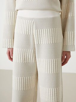 Beli Lastikli ?izgili Kad?n Pantolon