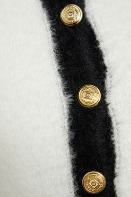 Ekru Crop Sakal/Tuylu Iplikli Ceket Gorunumlu Triko H?rka TWOAW23HI00549