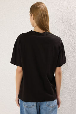 Siyah %100 Pamuk Nak?sl? Oversize/Genis Kal?p Bisiklet Yaka Orme T-Shirt TWOSS24TS00102