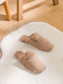 Pel?? Kad?n Ev Terli?i