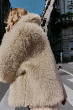 DOUBLE-FACED FAUX FUR JACKET - Zara фото 5