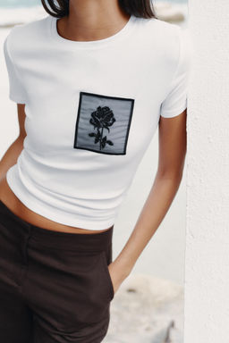 T-SHIRT WITH FLOWER POCKET - Zara фото 2