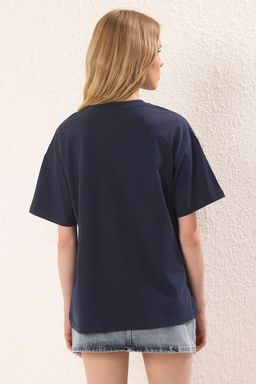 TRENDYOLMILLA Beyaz %100 Pamuk Oversize/Genis Kal?p Ay?c?k Bask?l? Orme T-Shirt TWOSS25TS00090 фото 4