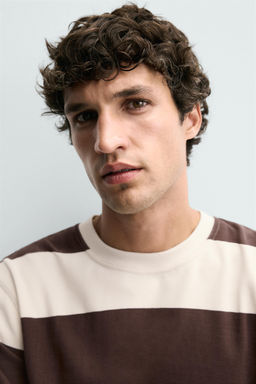 CONTRAST STRIPE SWEATSHIRT