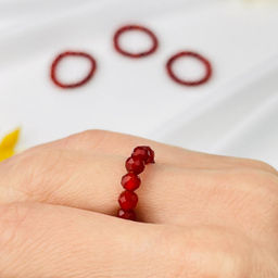 Кольцо на резинке из Сердолика 19 р.