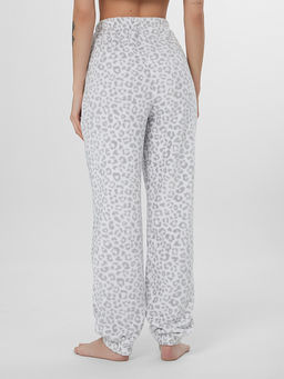 Комплект женский домашний белый с леопардовым принтом - Mark formelle фото 4