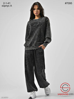 Женский спортивный костюм с эффектом варёнки