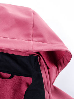 Ветровка спортивная женская с капюшоном softshell розового цвета 9566R - Mtforce фото 4