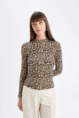 Женская приталенная футболка с длинными рукавами и полуводолазкой с леопардовым принтом - Defacto фото 4