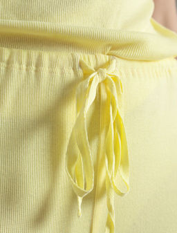 Прямые брюки с поясом на резинке из фактурного трикотажа в рубчик - Vilatte фото 4