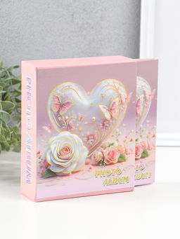 Фотоальбом на 40 фото 10х15 см "Сердце и белая роза с бабочками" в коробке 4,5х14х17 см