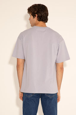 Серая удобная футболка с круглым вырезом Неожиданная скидка в корзине