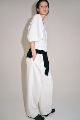 CAMISETA ESCOTE PICO / Blanco - Zara фото 4